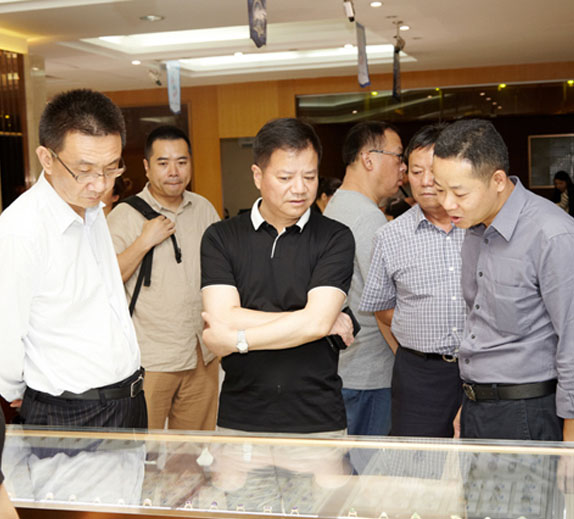 交流促发展 携手共进步